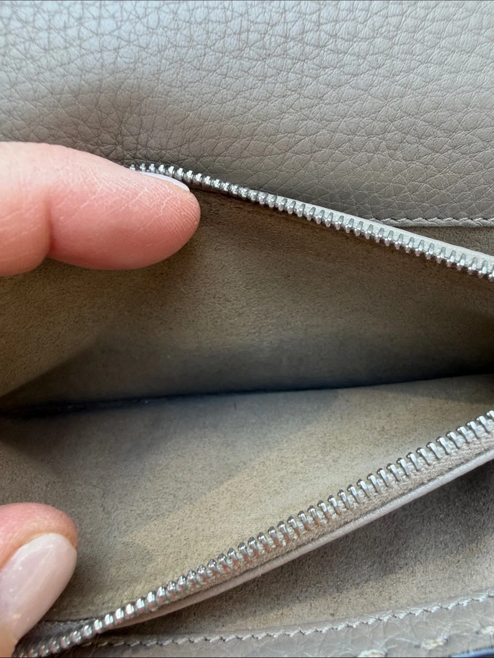 Fendi PEEKABOO CUOIO ROMA CORDA Taupe Leather Snap Wallet COA